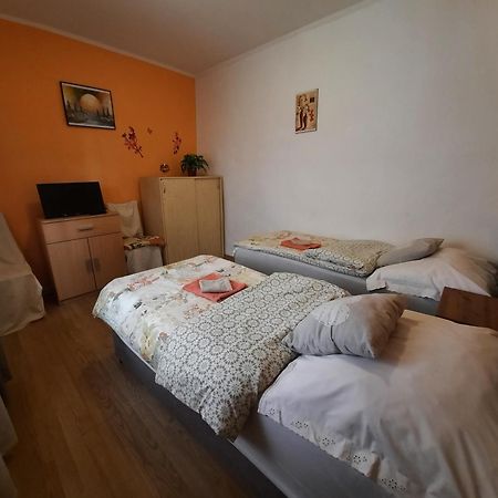 Kis Rigó vendégház Salgótarján Exterior foto