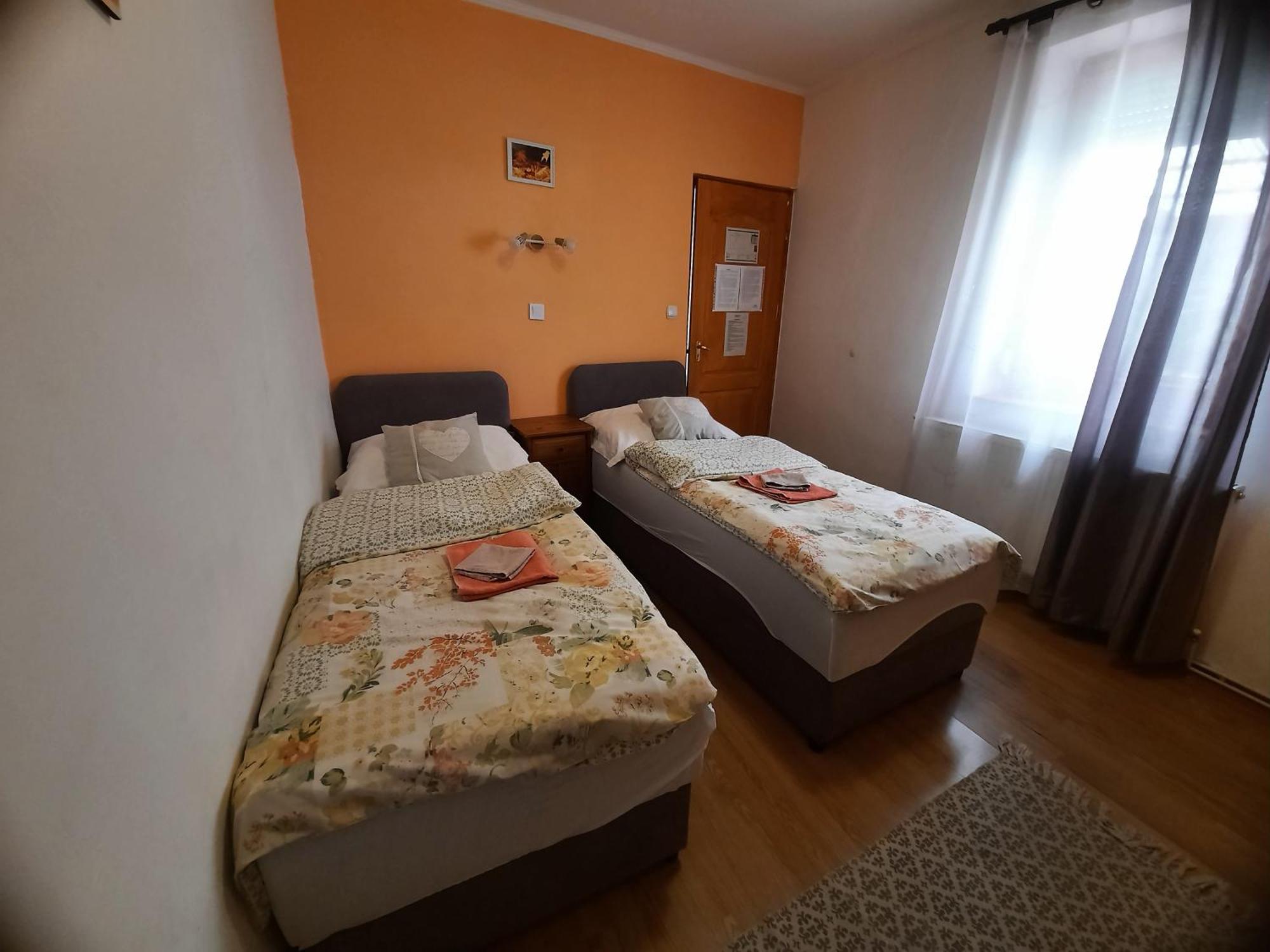 Kis Rigó vendégház Salgótarján Exterior foto