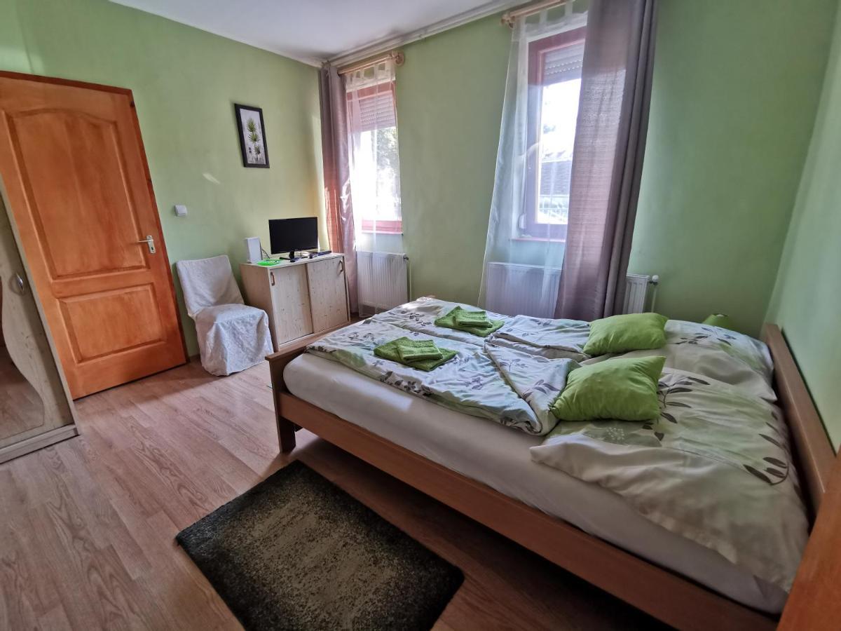 Kis Rigó vendégház Salgótarján Exterior foto