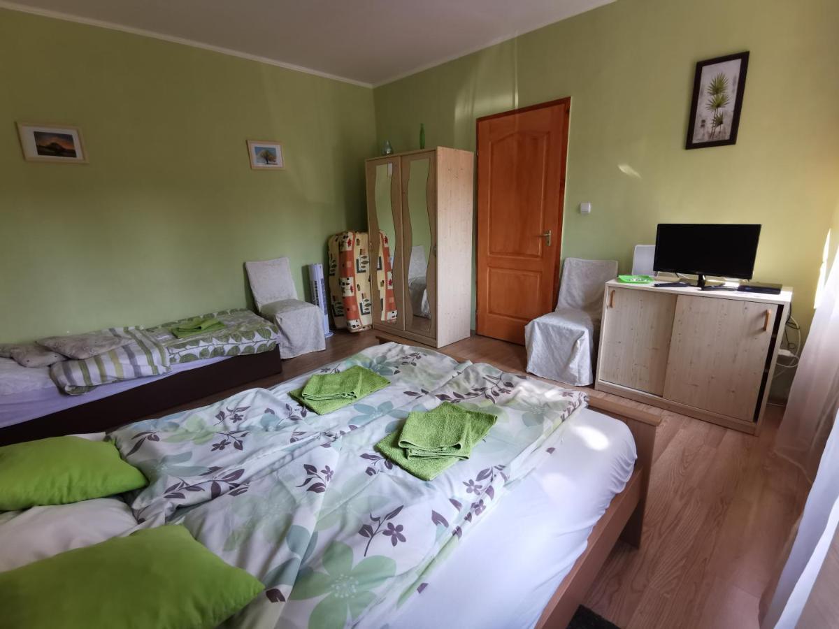 Kis Rigó vendégház Salgótarján Exterior foto