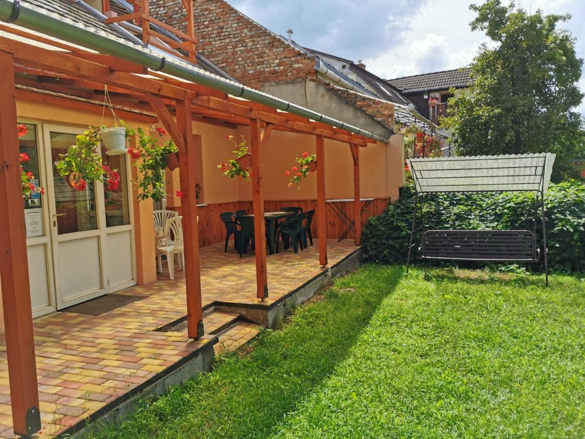 Kis Rigó vendégház Salgótarján Exterior foto